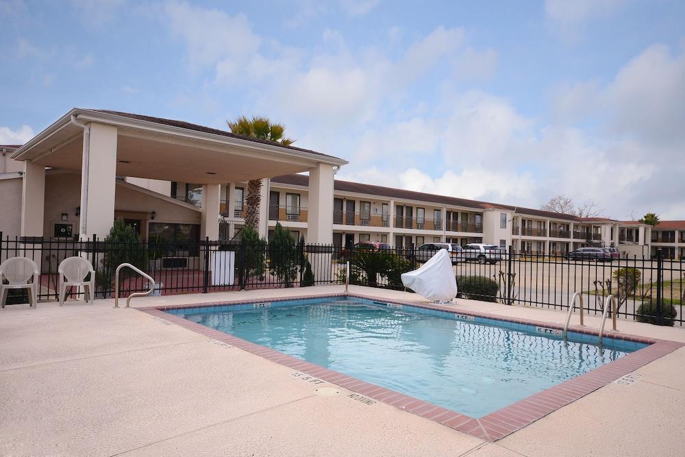 Econo Lodge Lake Charles University Area Exterior photo
