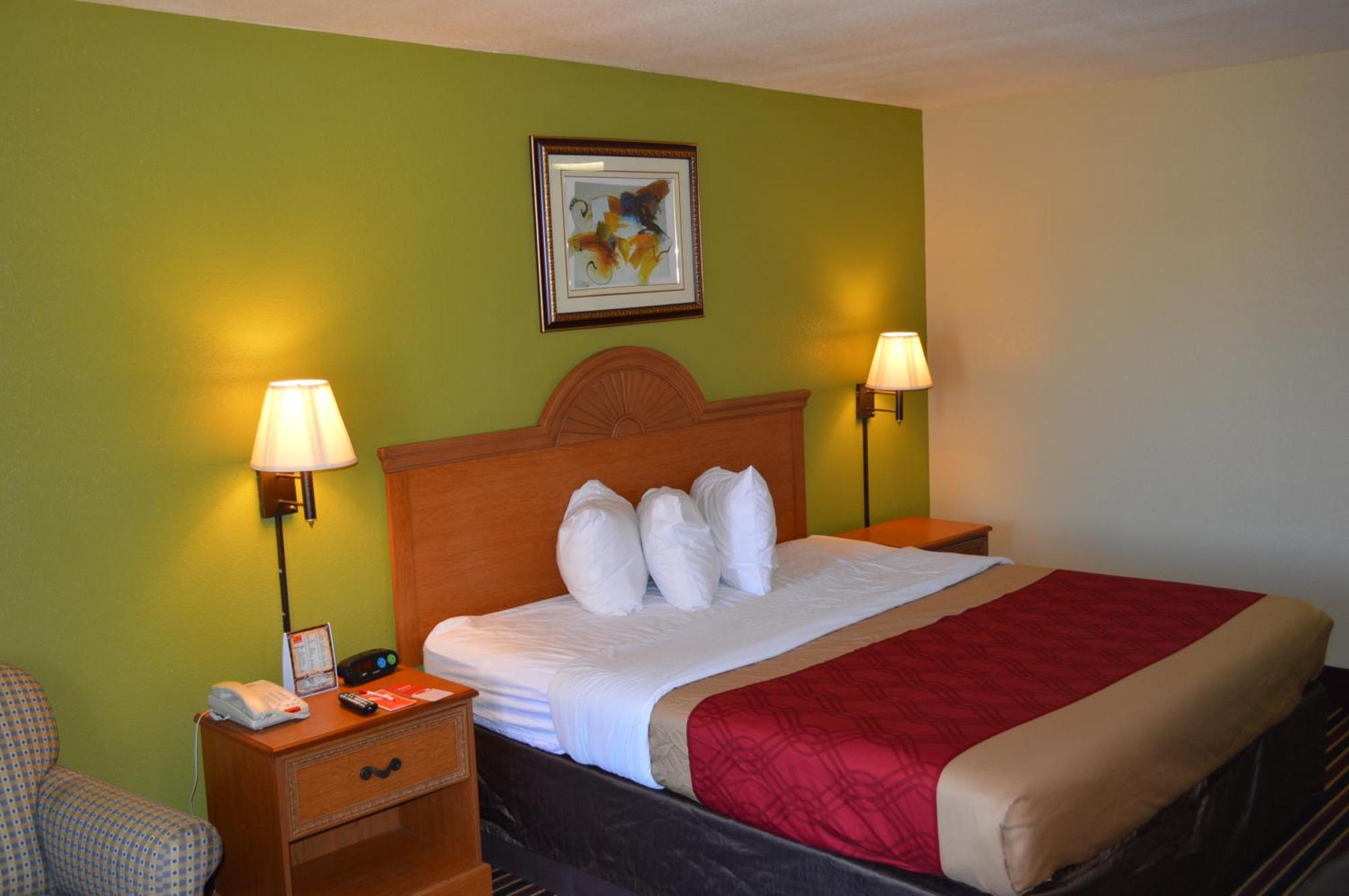 Econo Lodge Lake Charles University Area Room photo