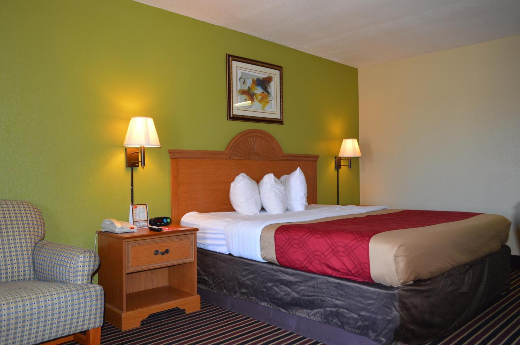 Econo Lodge Lake Charles University Area Room photo