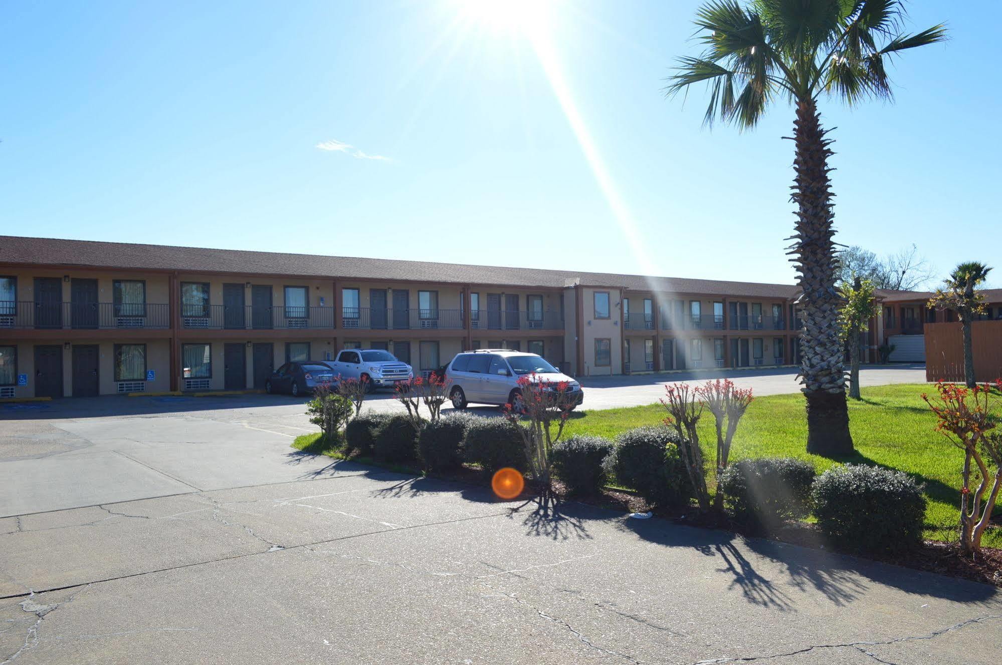 Econo Lodge Lake Charles University Area Exterior photo